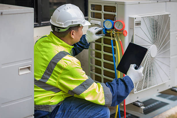 Professional Hvac technician working in Easton, MO